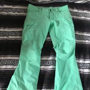 Burton Women’s snowboard pants mint green